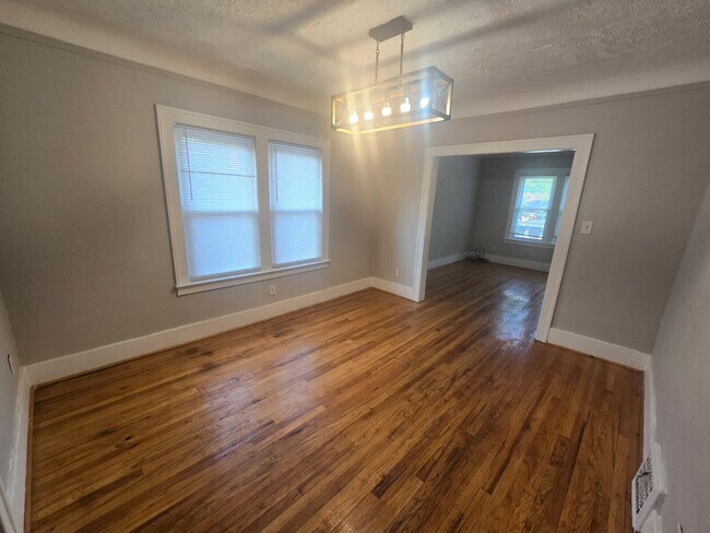 Foto del edificio - 9124 Pinehurst St