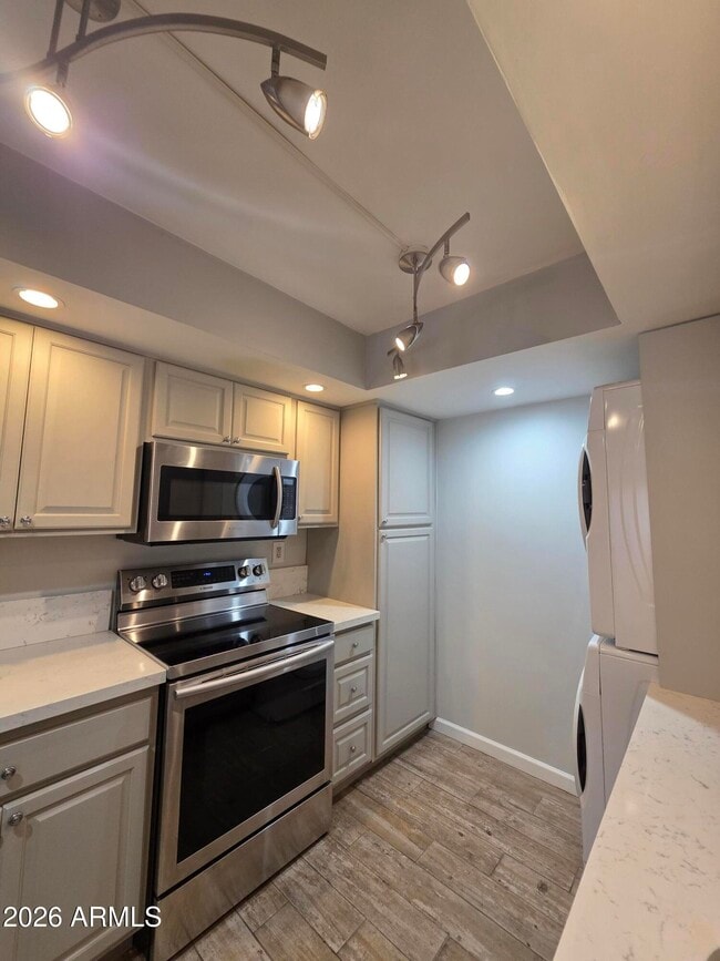 Building Photo - 10444 N 69th St