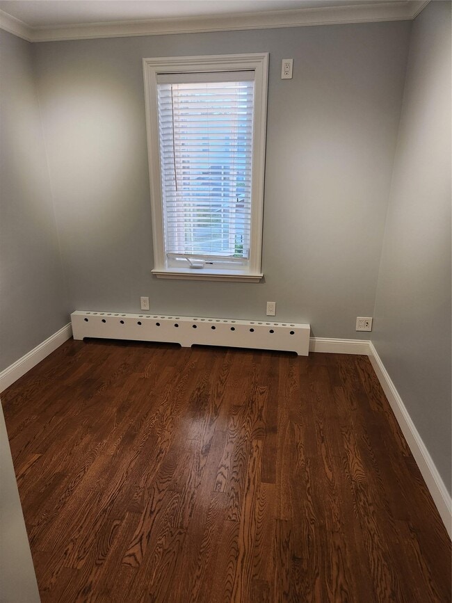 Building Photo - 58-26 60th Ln