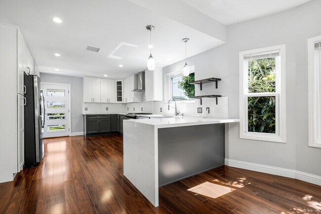 Foto del edificio - 12324 Mitchell Ave