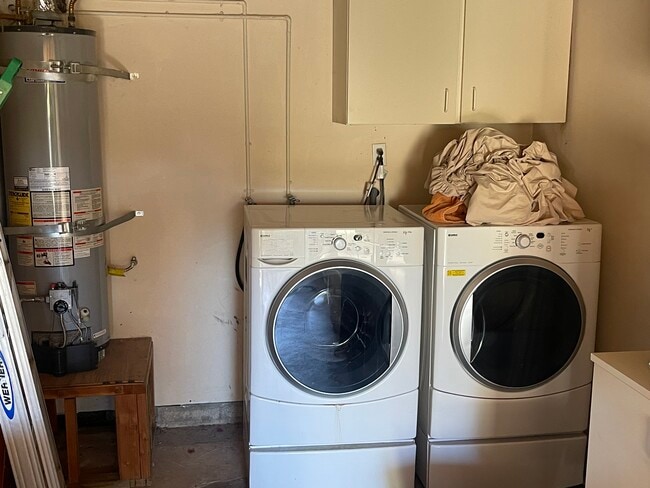 Building Photo - 16055 Temecula St