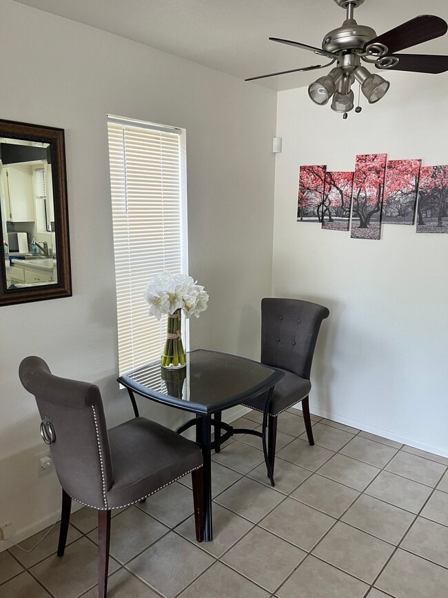 Foto del edificio - 2116 Ashfork Ave