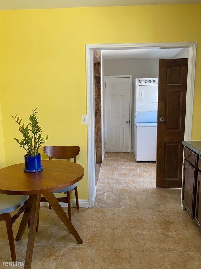 Building Photo - 2 br, 1 bath Duplex - 1207 La Puerta Street