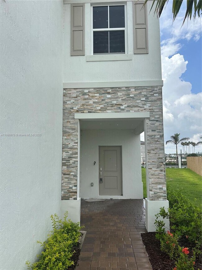 Foto del edificio - 2464 SE 24th Ave