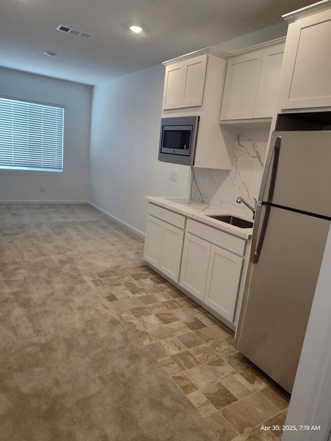 Foto del edificio - 8355 Hayden Hills Ave