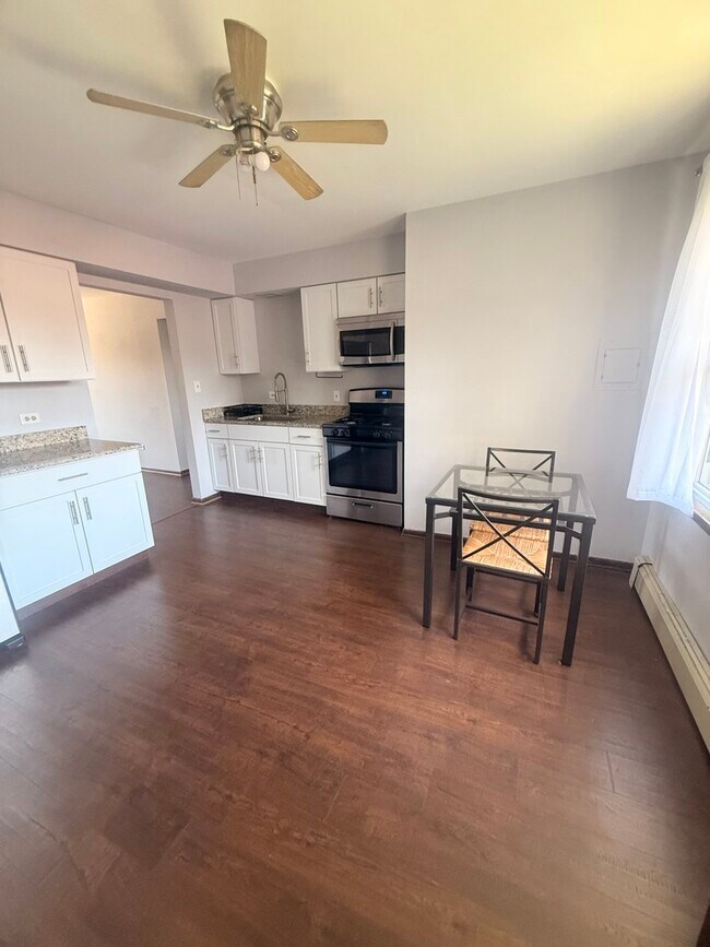 Foto del edificio - 7601 Banks St