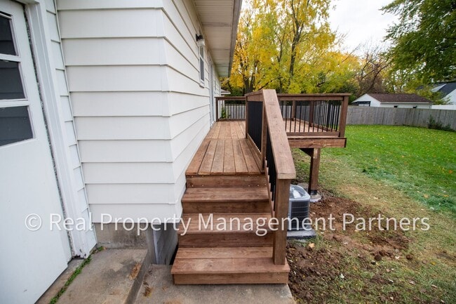 Building Photo - Fully Renovated 4 Bed, 2 Bath Home Near Br...