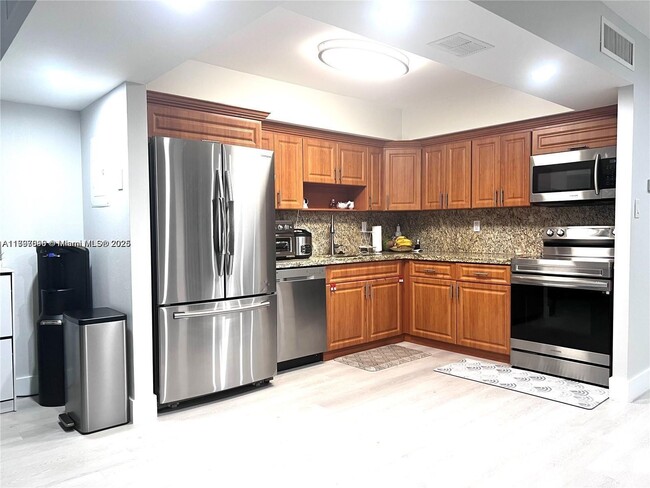 Building Photo - 20200 W Country Club Dr
