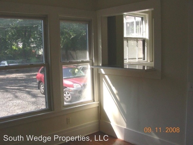 Building Photo - 1163 Park Ave