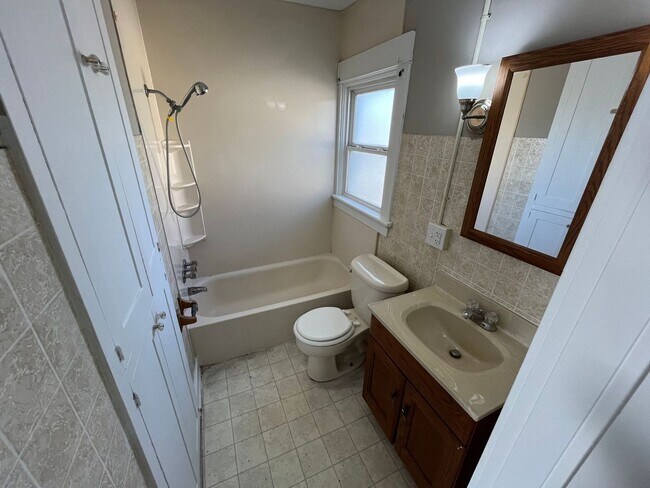 Building Photo - 11137 Spinner Ave