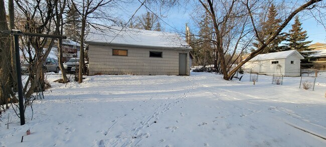 Foto del edificio - AVAILABLE NOW - 4 Bedroom with garage