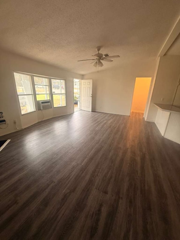 Foto del edificio - 430 Westchase St