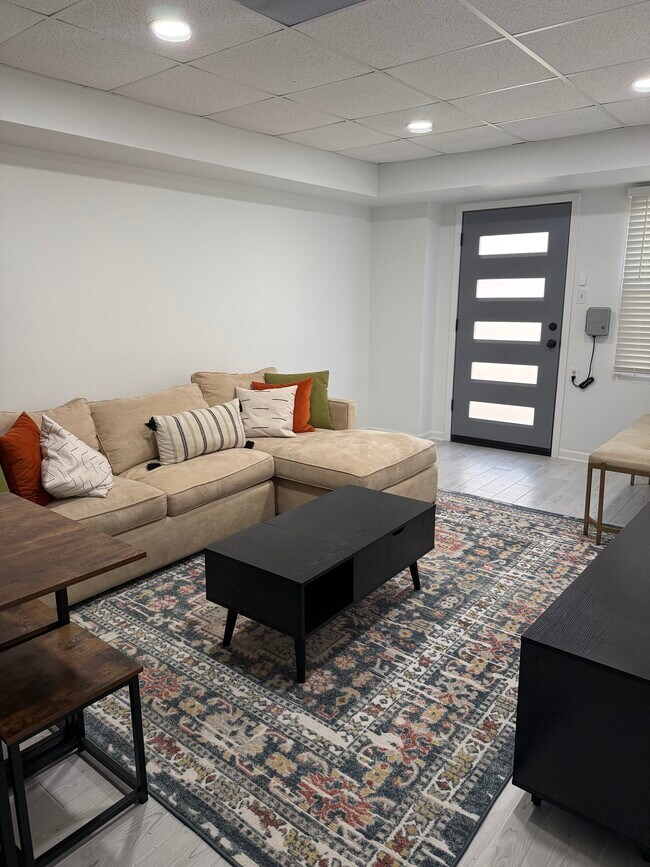 Sala de estar - 5777 Lebrown Ct