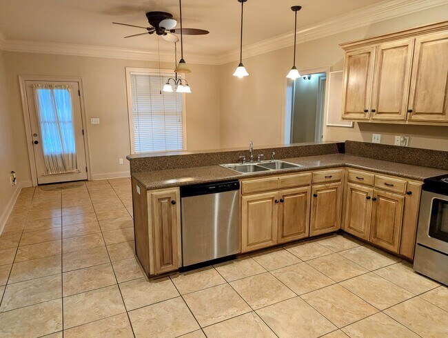 Building Photo - Home for You in Fairground Place!