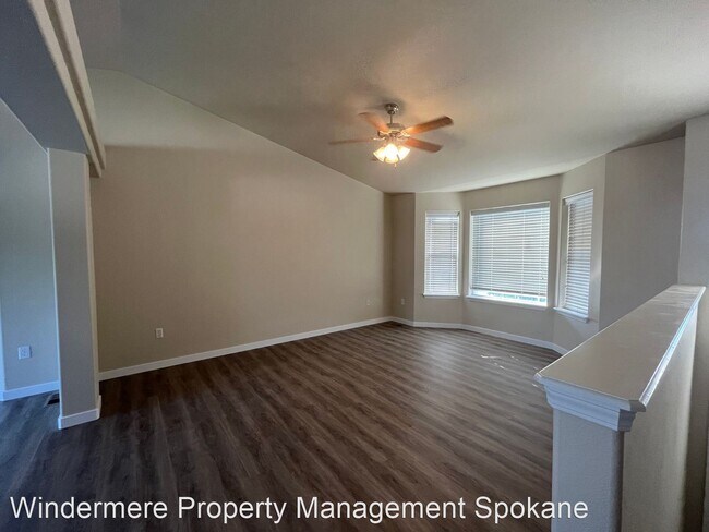 Building Photo - 4 br, 3 bath House - 1726 W. Rain Ln.
