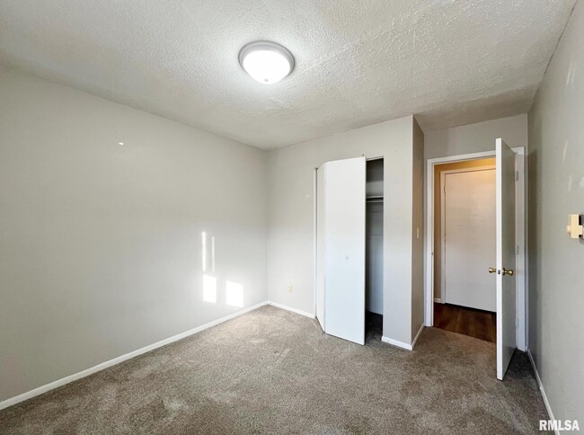 Building Photo - 15804 3rd St