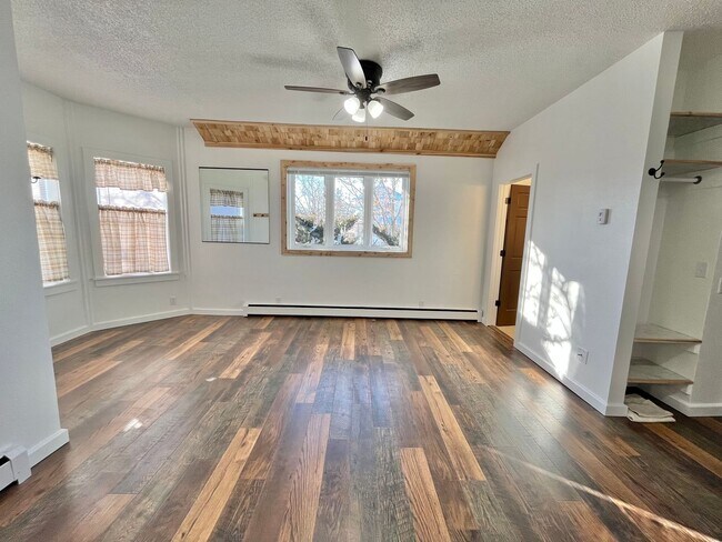 Foto del edificio - Spacious Studio for rent near Downtown Sioux Falls!