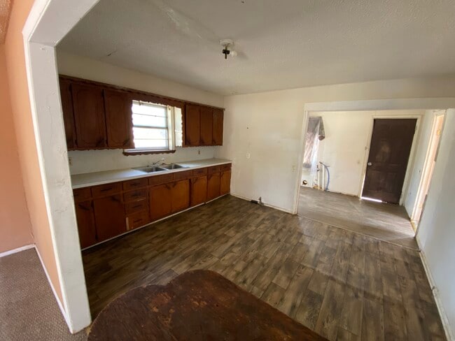 Foto del edificio - 501 E Broadway St