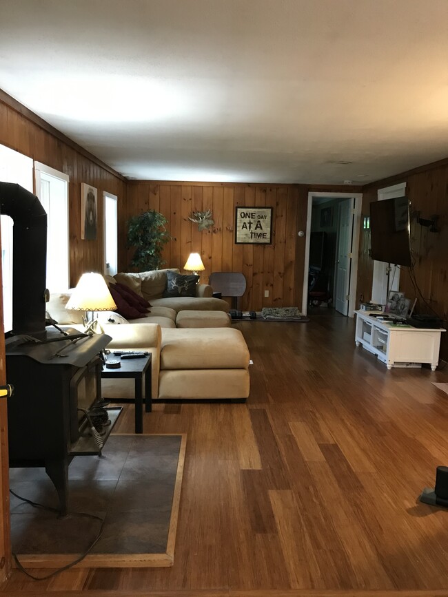 Building Photo - 208 Grafton Turnpike Rd