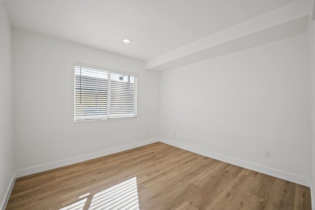 Building Photo - 120 E Alberta St