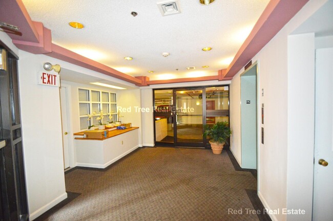 Building Photo - 175 Beacon St