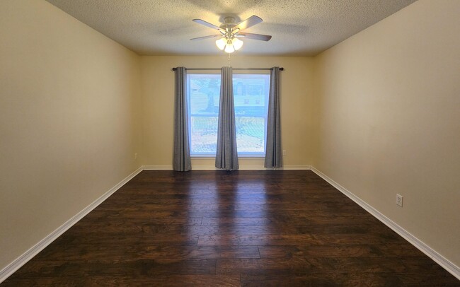 Building Photo - 316 Egan Dr