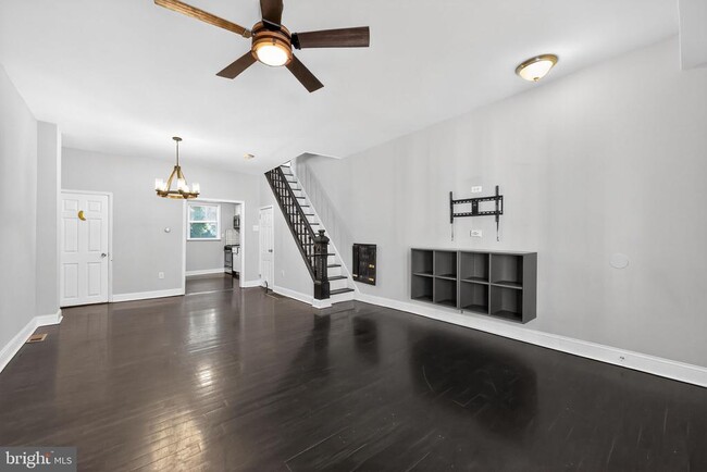 Building Photo - 2541 S Mole St