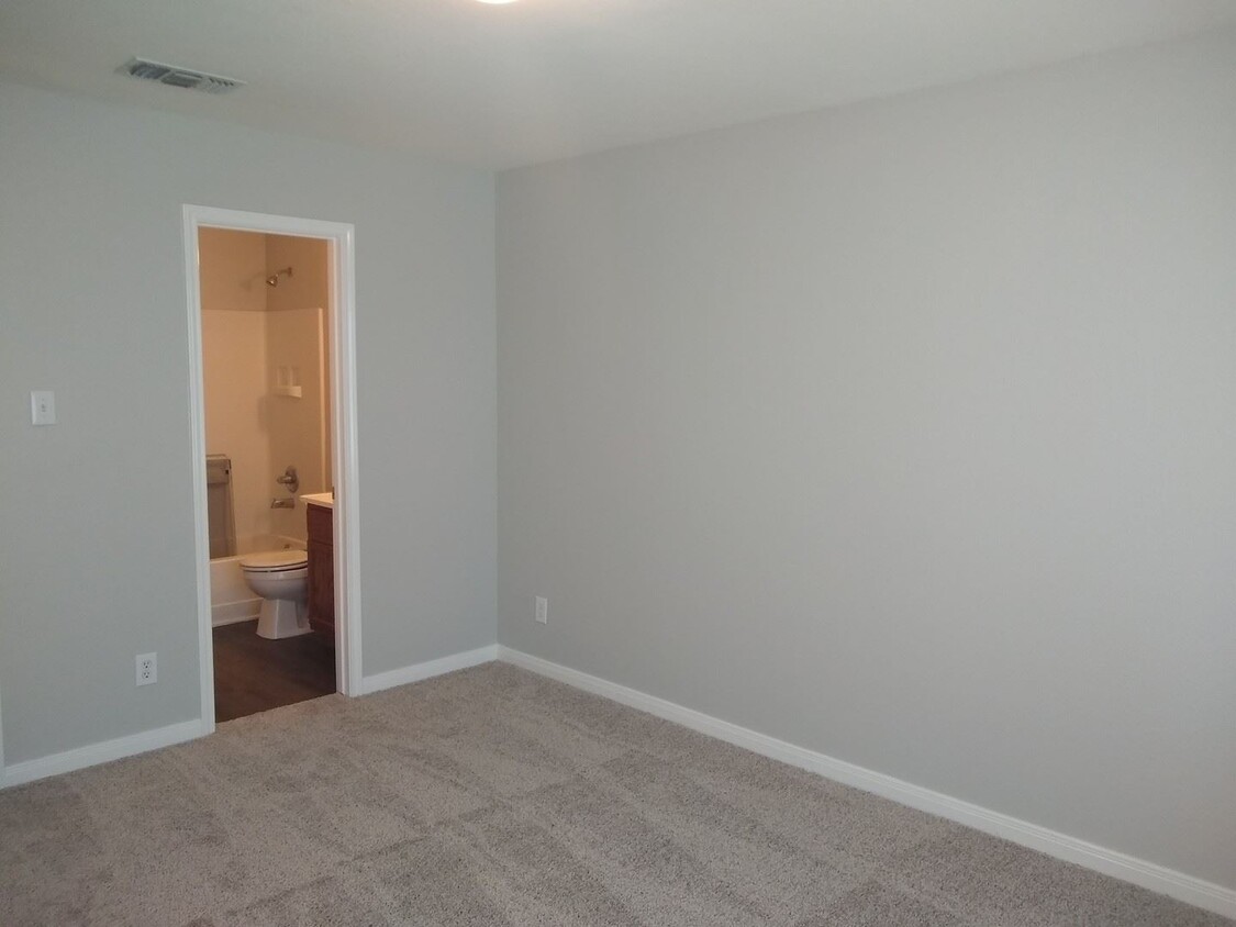 Primary Photo - 2 br, 2.5 bath House - 18 Autumn River
