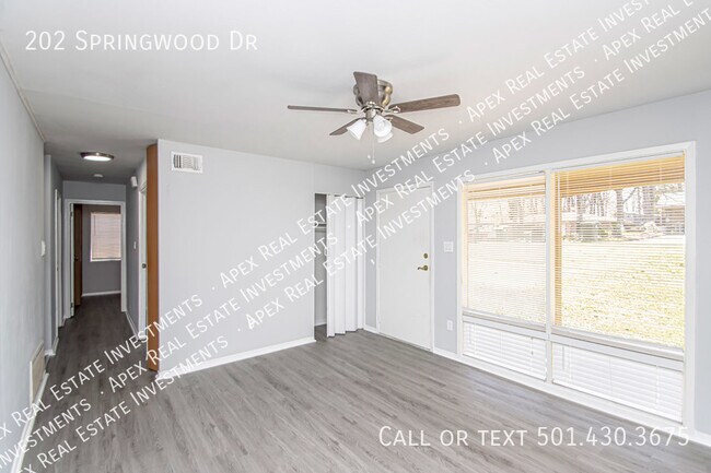 Foto del edificio - 202 Springwood Dr