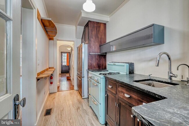 Foto del edificio - 2428 Tunlaw Rd NW