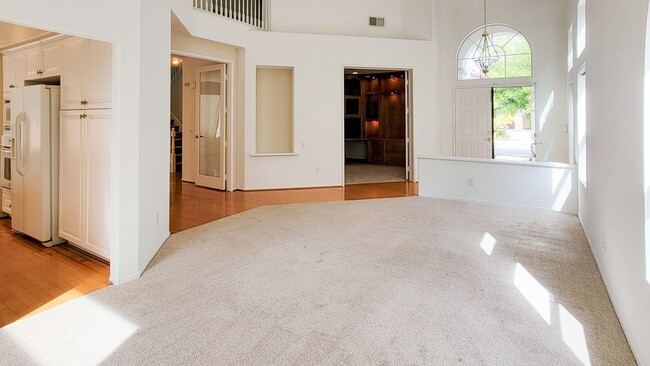Building Photo - 12138 Wooded Vista Ln