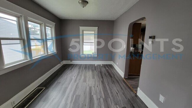Building Photo - 3058 W 116th St