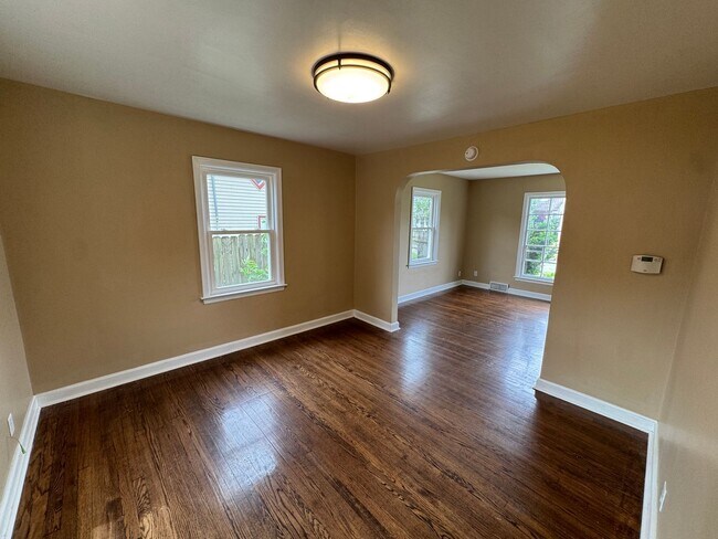 Building Photo - Charming 3 Bedroom Home With Fireplace and 2-Car Garage in Moline!