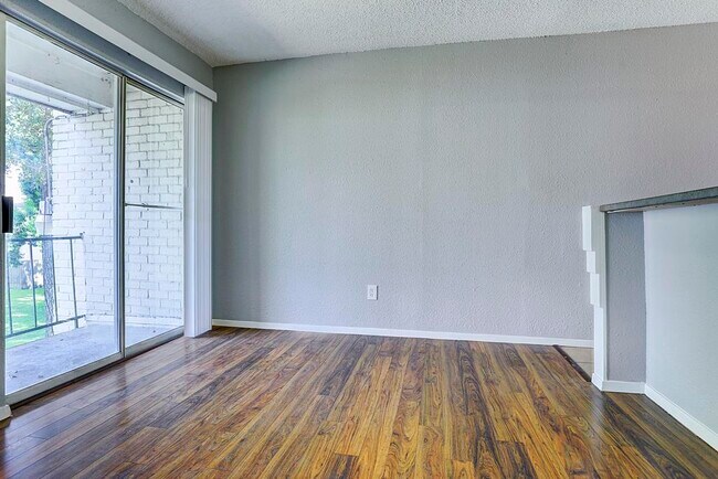 Foto del edificio - 1950 Spenwick Dr