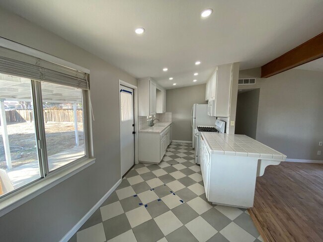 Foto del edificio - North Hanford 3 bedroom