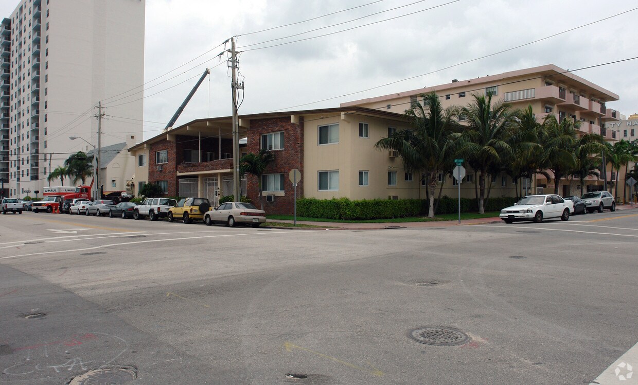 Building Photo - 305 69th St