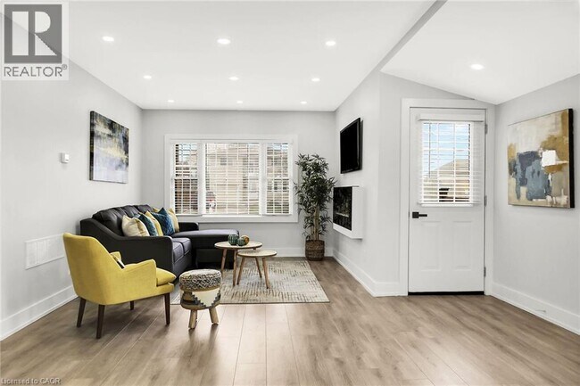 Building Photo - 274 Margaret Ave