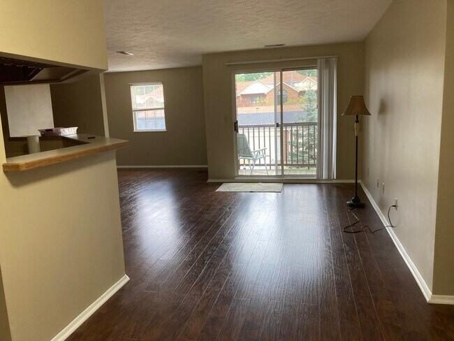 Living Room - 1150 Tollis Pkwy