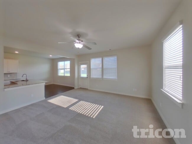 Building Photo - 4822 Kingdom Dr