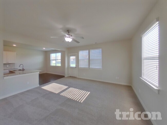 Foto del edificio - 4822 Kingdom Dr
