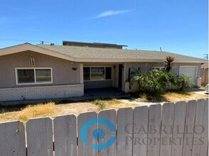 Building Photo - 1113 Flamingo Ave