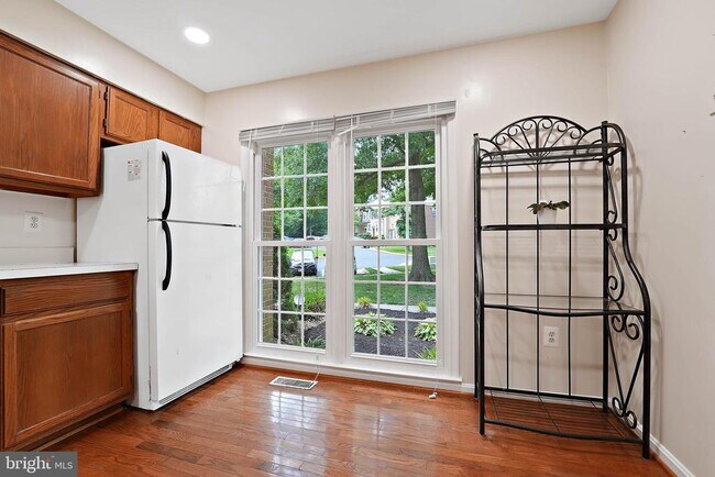 Foto del edificio - 4729 Gainsborough Dr