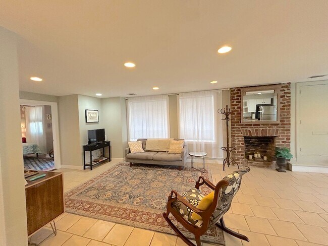 Foto del edificio - 2 BED | 1 BATH | VICTORIAN DISTRICT