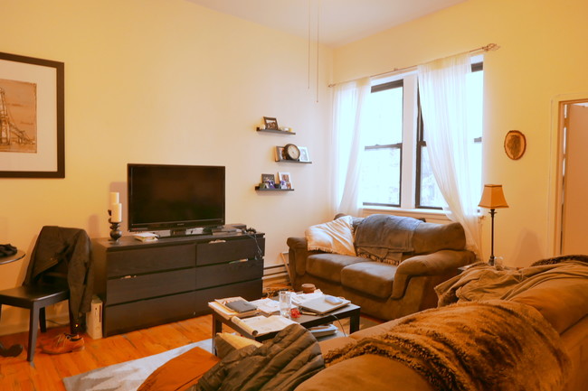 Building Photo - 271 W 73rd St