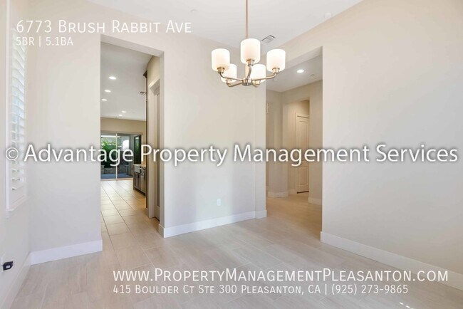 Building Photo - 5 bed/5.5 bath 3,535 sq ft Home in Desirab...
