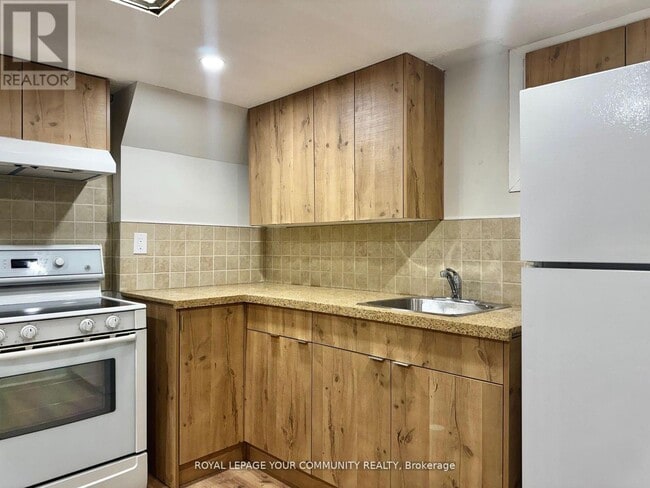 Building Photo - 246 Elka Dr