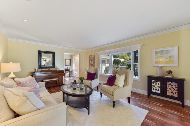 Foto del edificio - 1266 Larch Ave