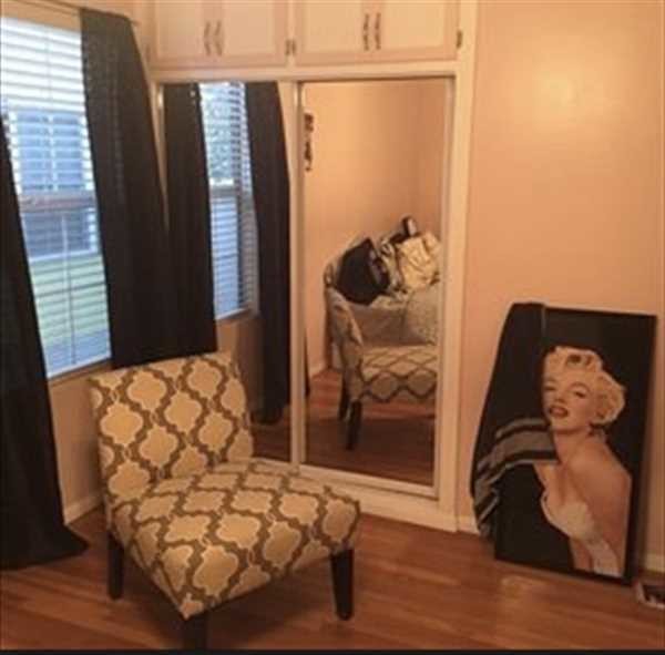 Building Photo - Room for rent available march 2