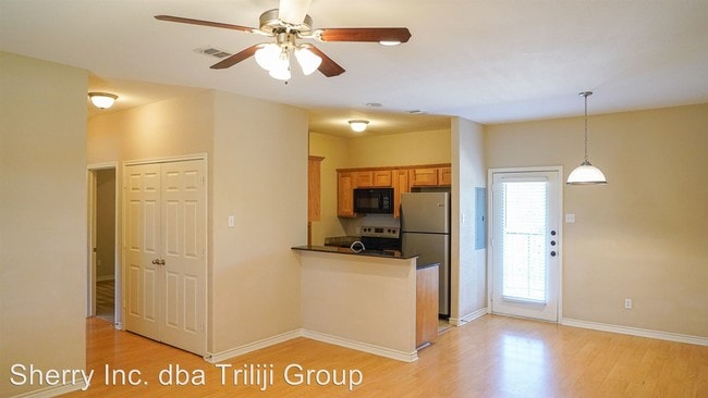 Building Photo - 151-157 Bentwood Dr