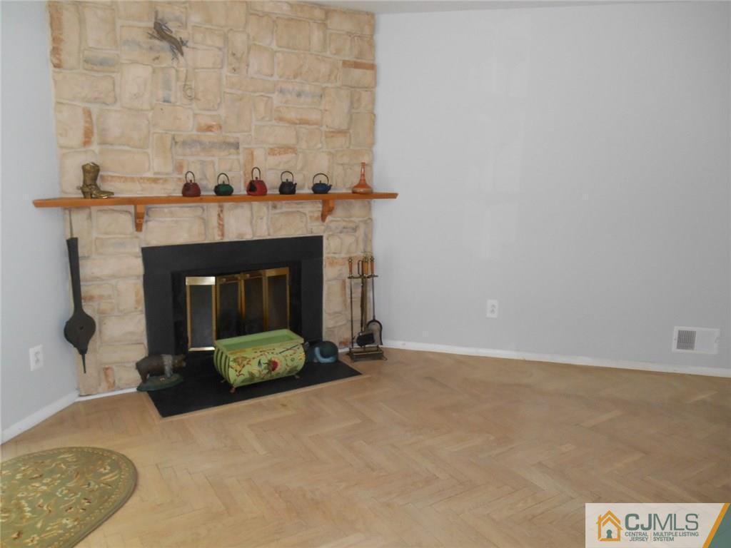 Primary Photo - 62 Buttonwood Dr